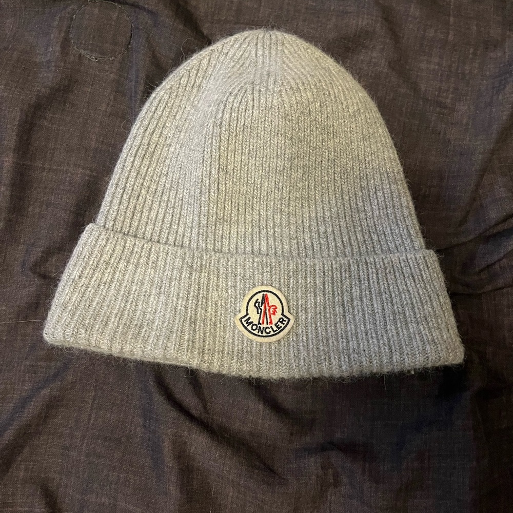 Moncler skull cap